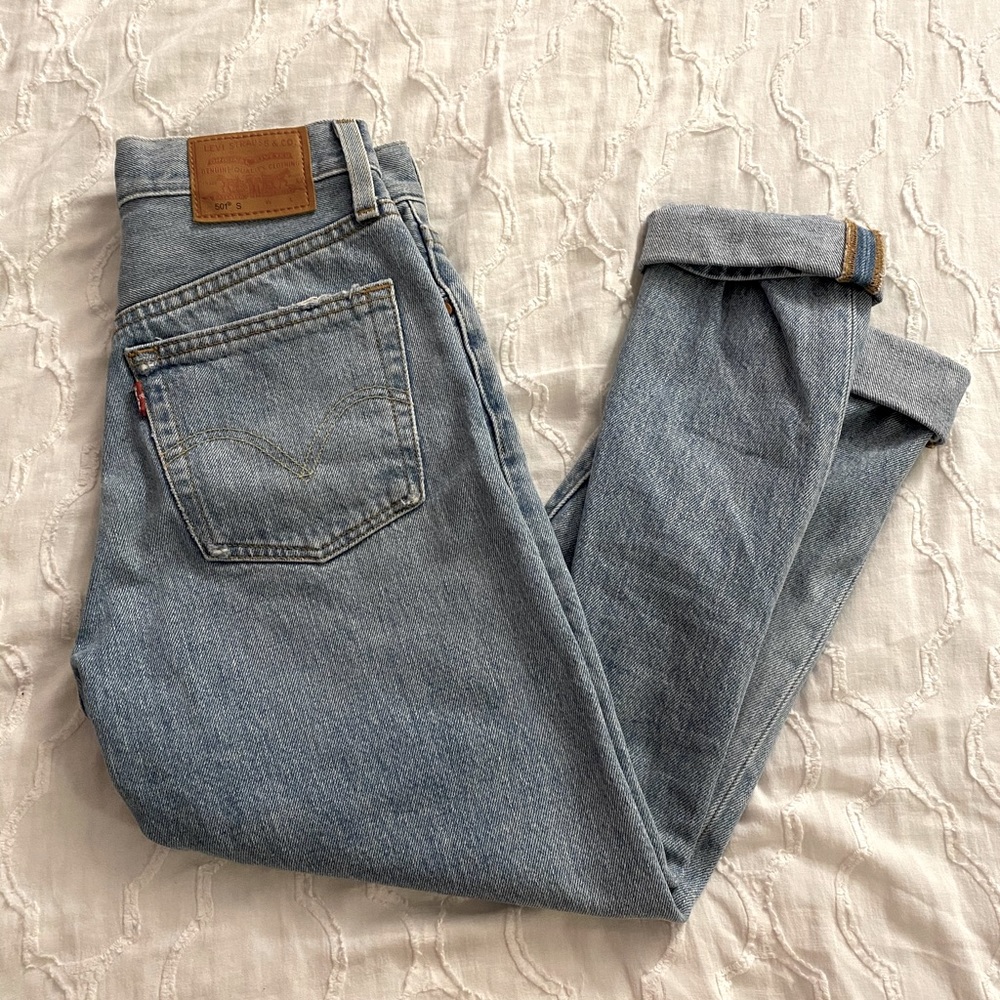 Highwaisted Levi’s Girlfriend Jeans